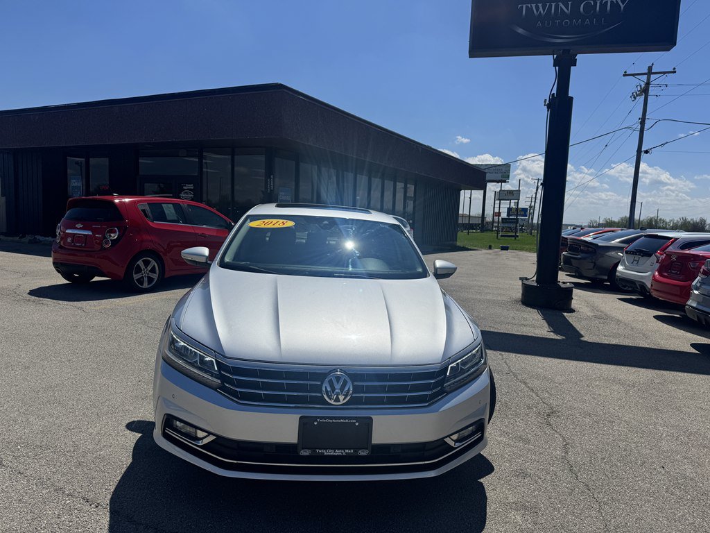 Used 2018 Volkswagen Passat 2.0T SEL Premium FWD image 2