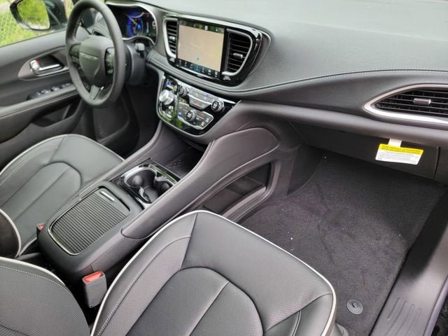 New 2027 Chrysler Pacifica Limited AWD/4WD image 25