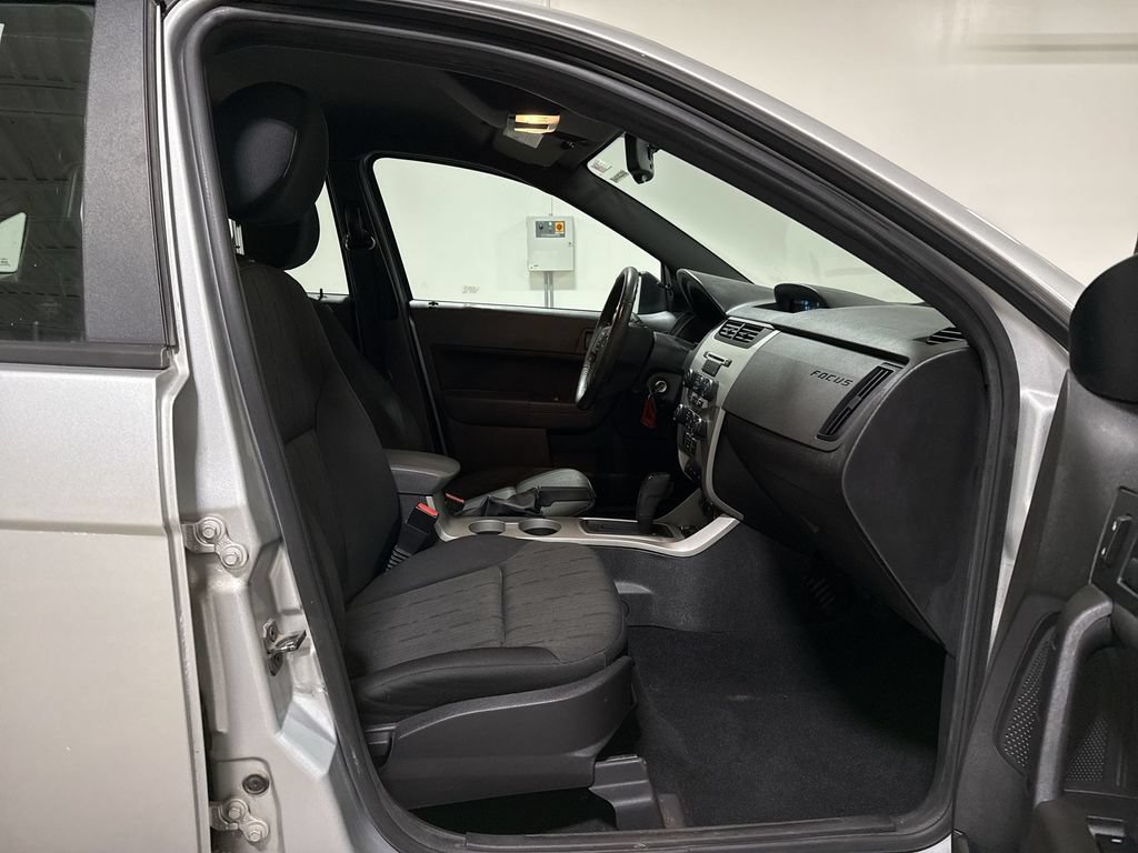 Used 2011 Ford Focus SE w/ 201A Rapid Spec Order Code FWD image 20