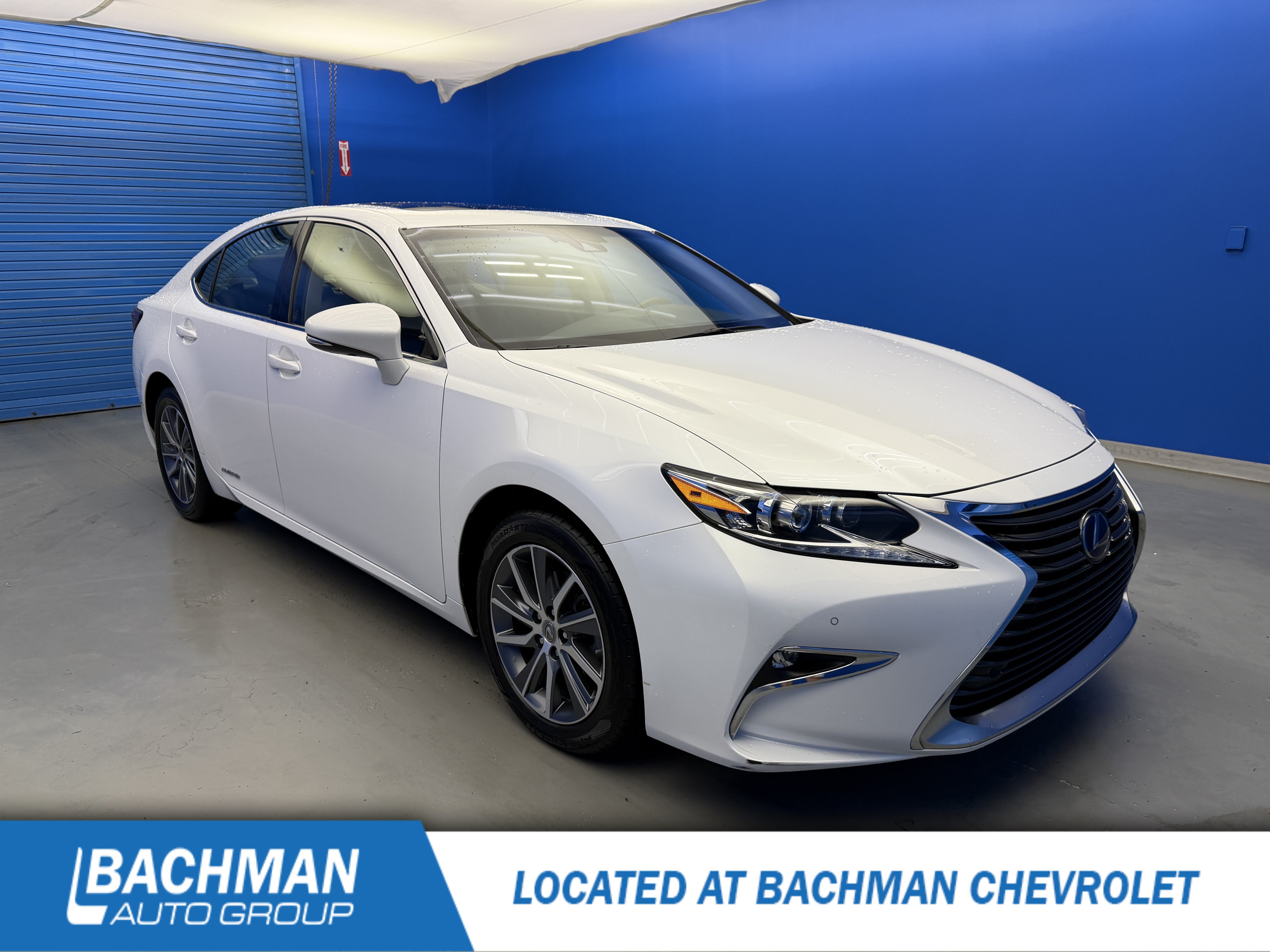 Used 2016 Lexus ES 300h w/ Luxury Package w/Wood Trim FWD image 1