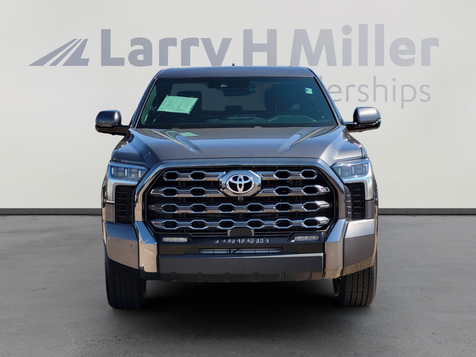 Used 2023 Toyota Tundra Platinum AWD/4WD image 2