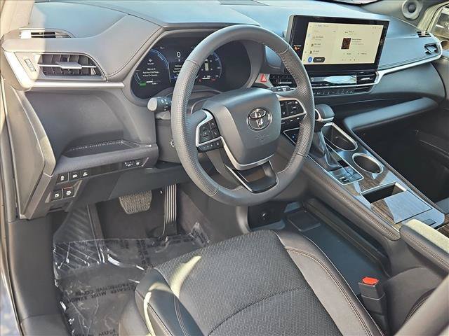 Used 2025 Toyota Sienna Limited FWD image 10
