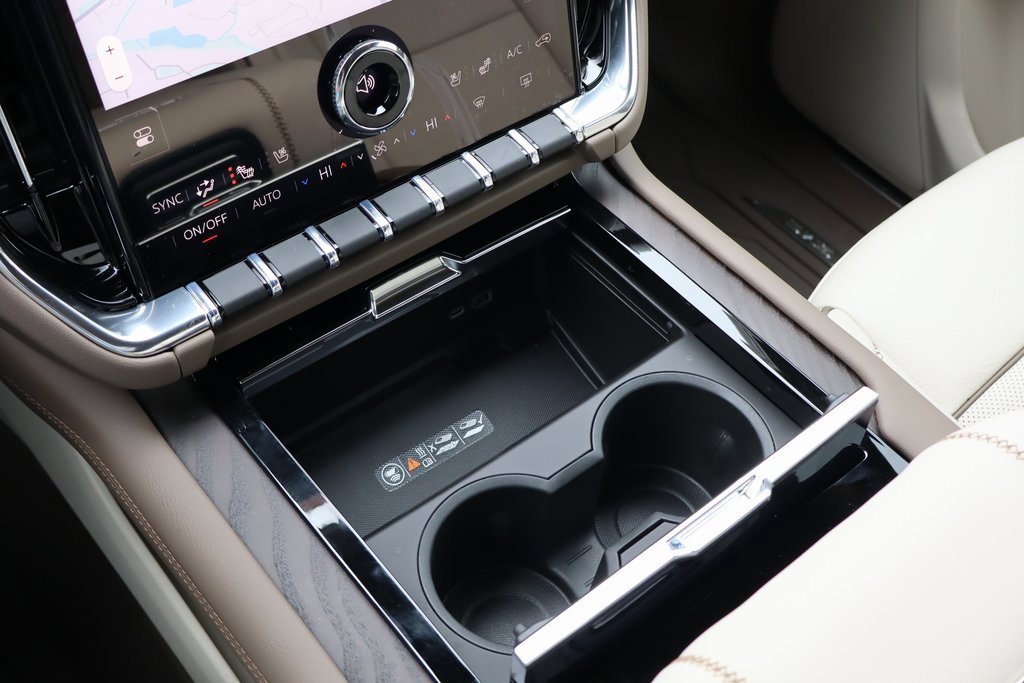 New 2026 GMC Yukon XL Denali w/ Denali Reserve Package image 19