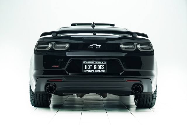 Used 2019 Chevrolet Camaro SS w/ Black Appearance Package RWD image 16