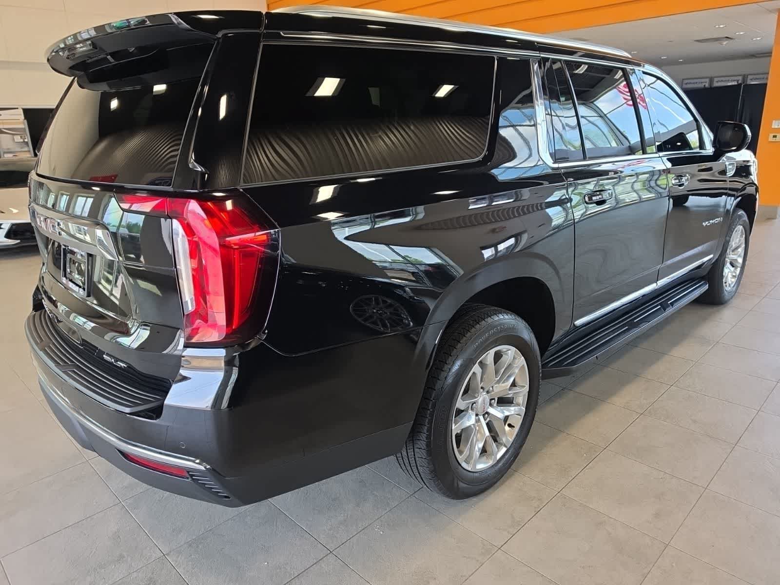 Used 2023 GMC Yukon XL SLT AWD/4WD image 7