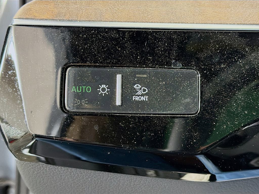 Used 2022 Audi e-tron Premium Plus image 11