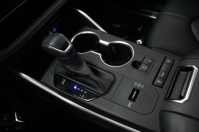 Used 2022 Toyota Highlander XLE image 18