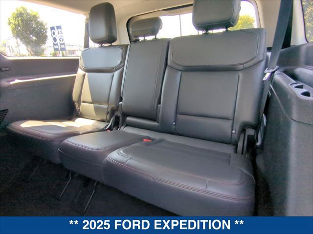Used 2025 Ford Expedition Max Active AWD/4WD image 19