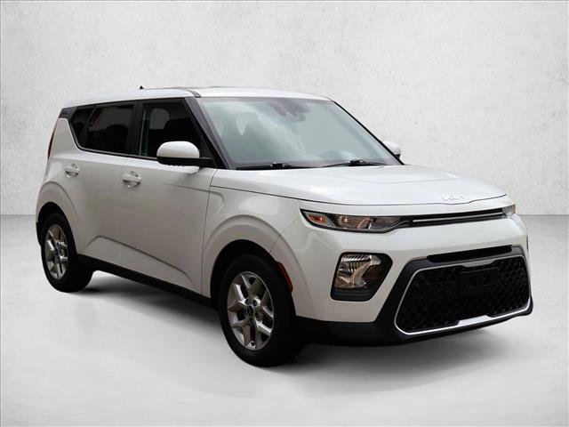 Used 2022 Kia Soul LX w/ Technology Package FWD image 4