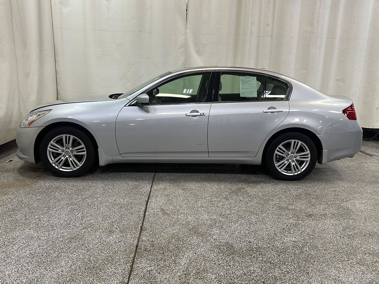 Used 2013 INFINITI G37 x Sedan w/ Premium Pkg AWD/4WD image 2