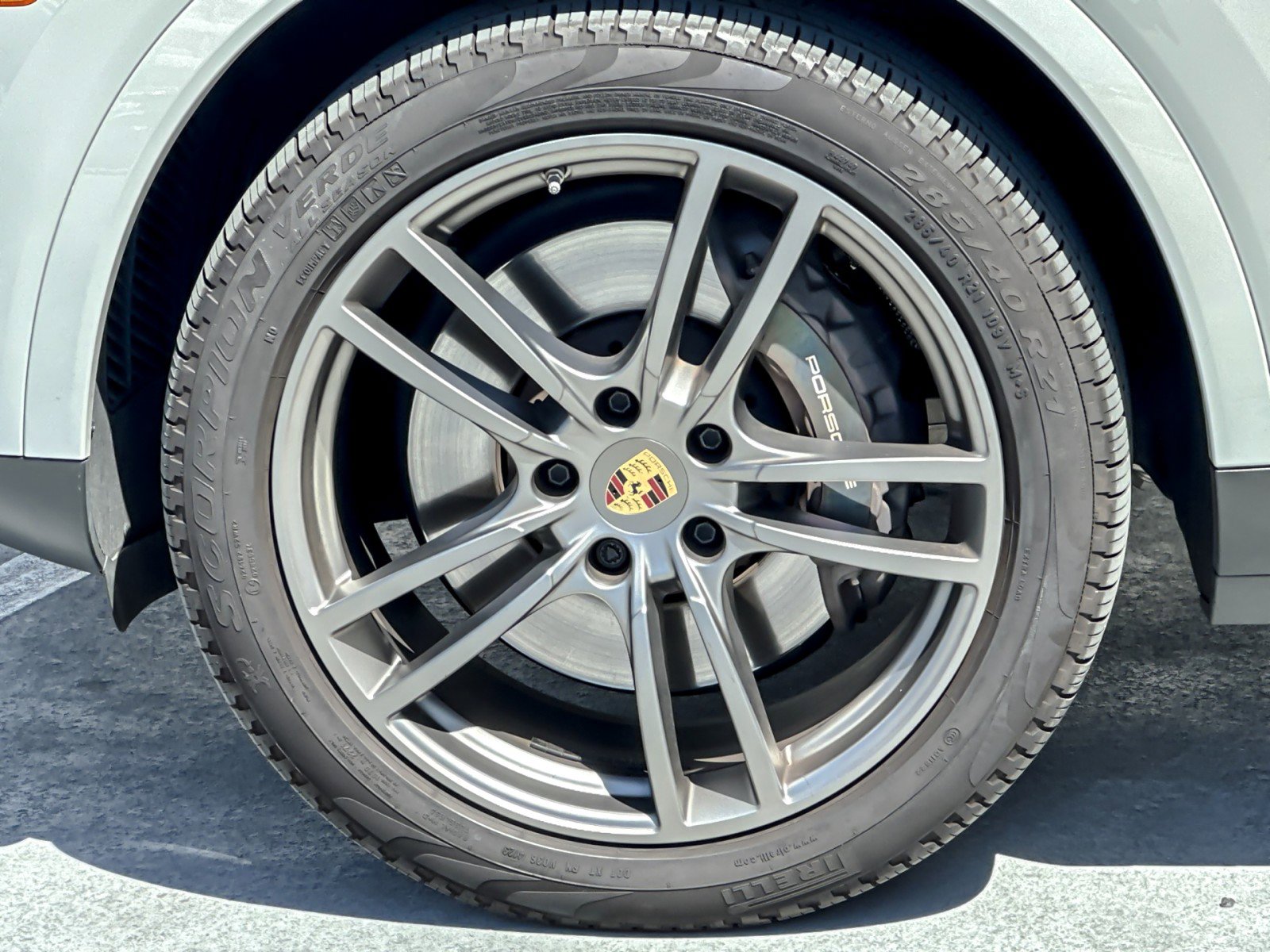 Used 2023 Porsche Cayenne Platinum Edition image 26