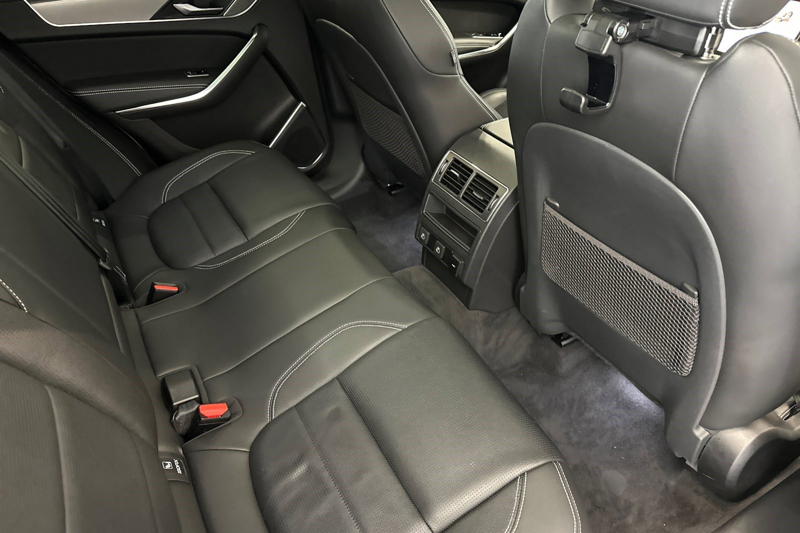 Used 2025 Jaguar F-PACE R-Dynamic S image 30