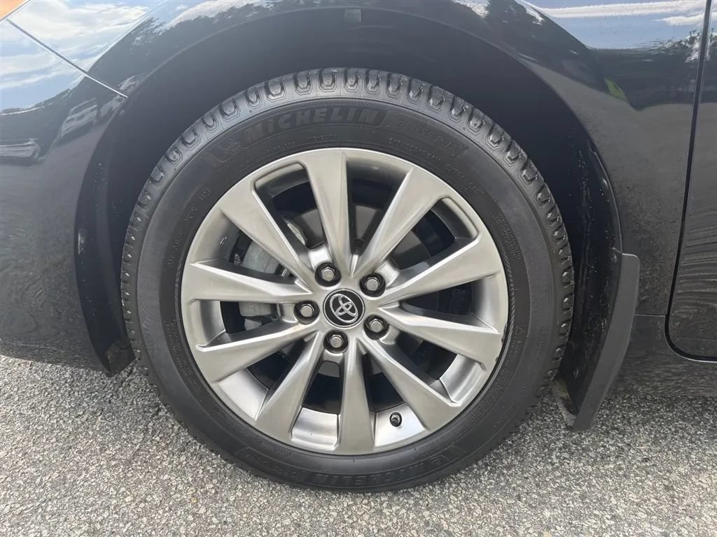Used 2015 Toyota Camry XLE w/ Moonroof Package FWD image 37