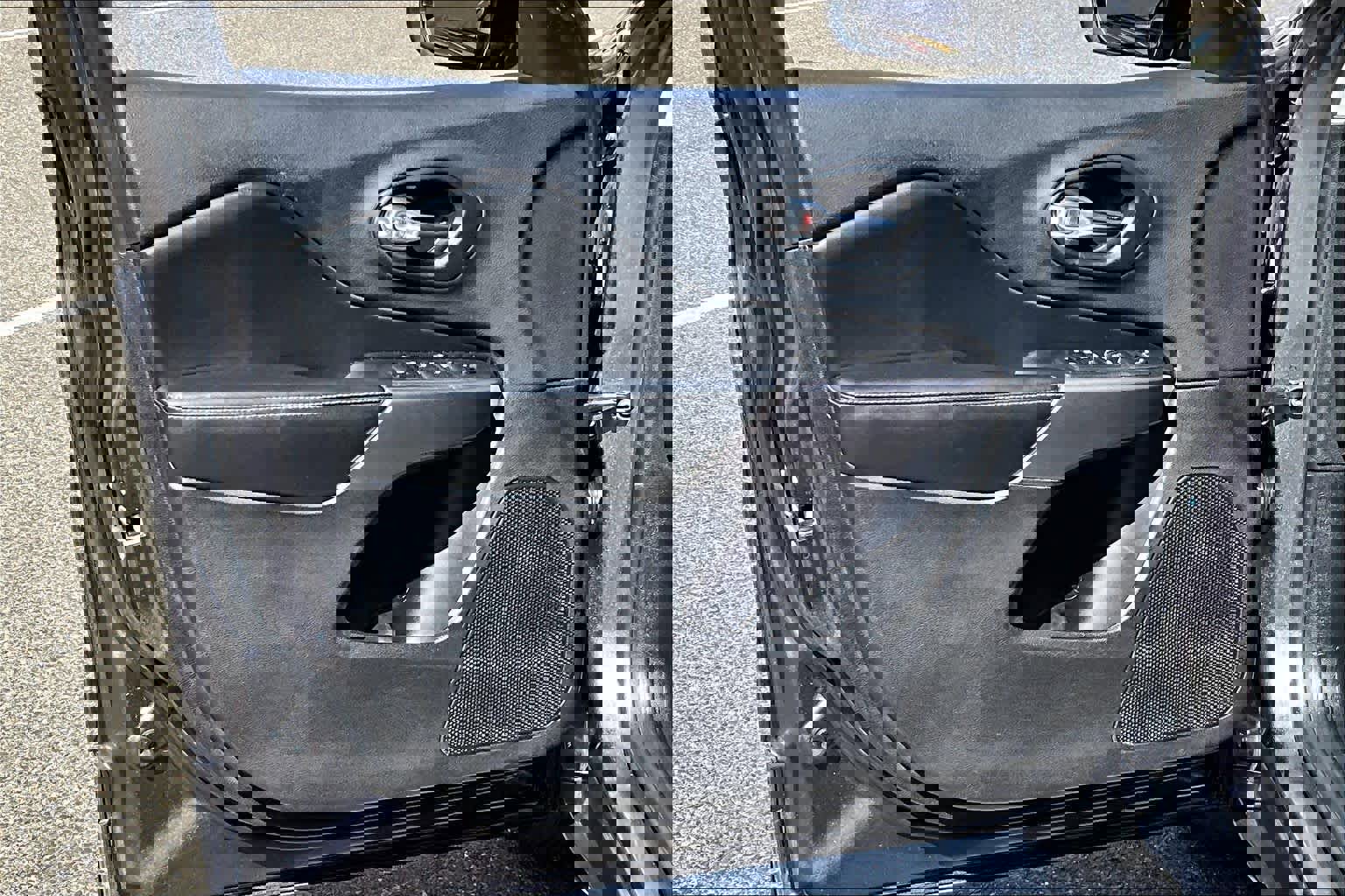 Used 2019 Jeep Cherokee Latitude Plus image 21