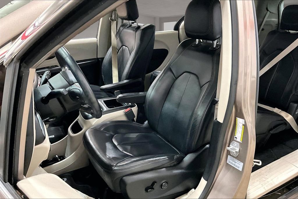 Used 2018 Chrysler Pacifica Touring-L Plus w/ Advanced Safetytec Group image 24