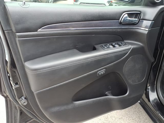 Used 2019 Jeep Grand Cherokee Overland AWD/4WD image 16