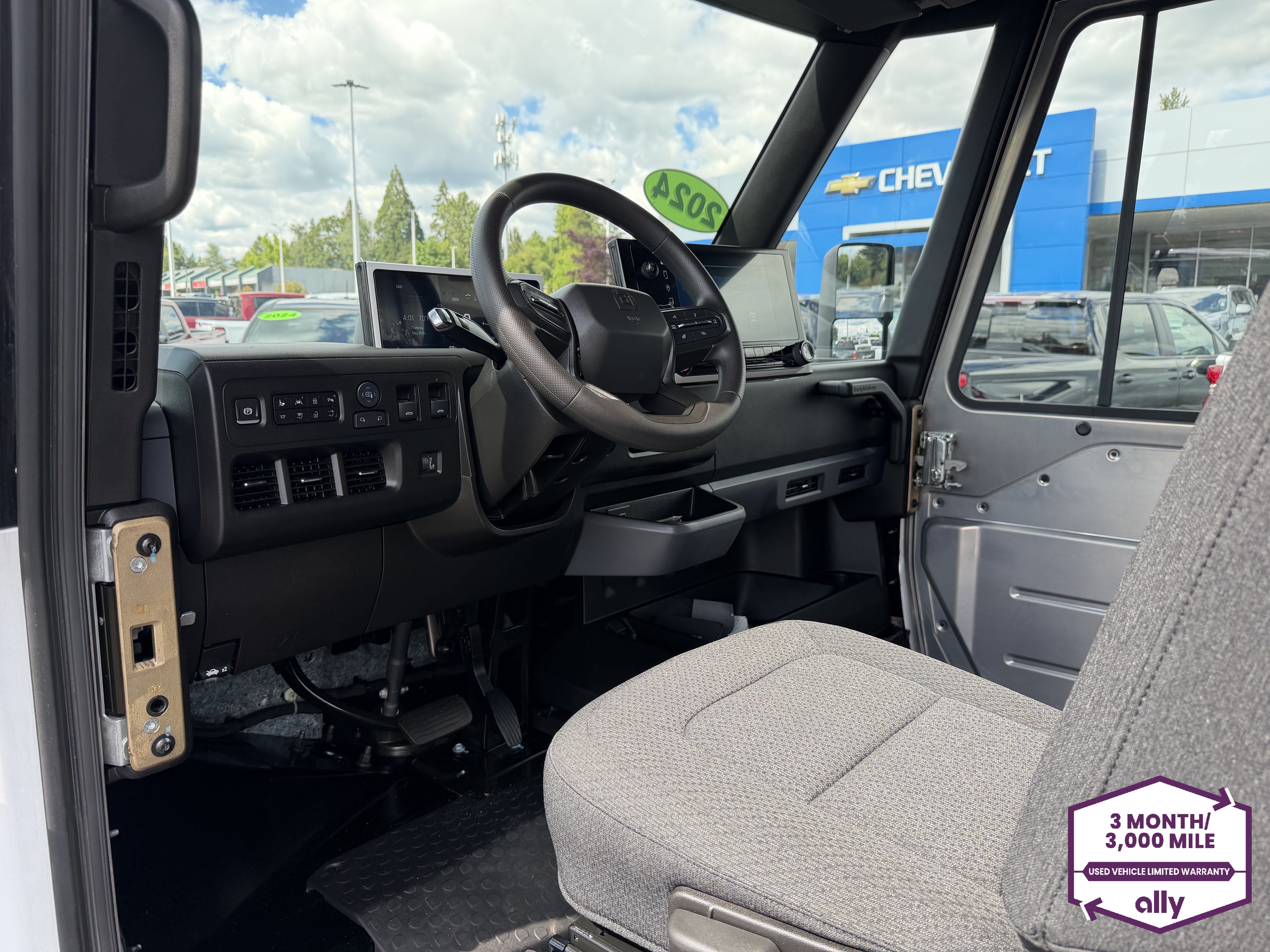 Used 2024 Chevrolet Brightdrop 400 w/ Commercial Equipment Package AWD/4WD image 8