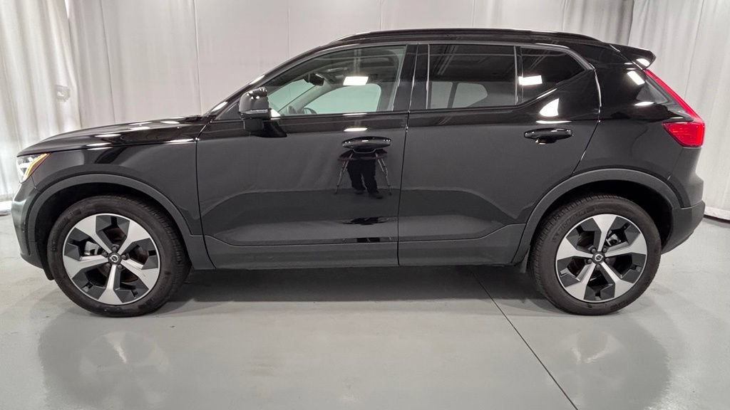 Certified 2026 Volvo XC40 B5 Plus AWD/4WD image 9