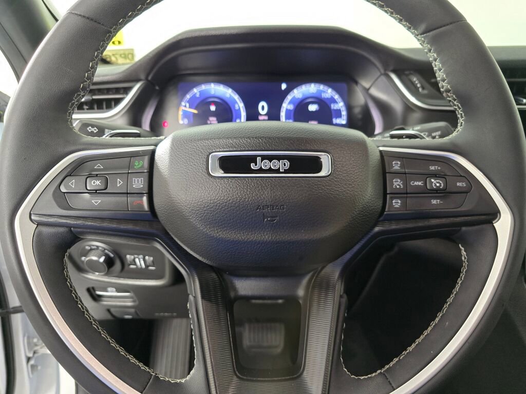 Used 2023 Jeep Grand Cherokee Altitude image 25