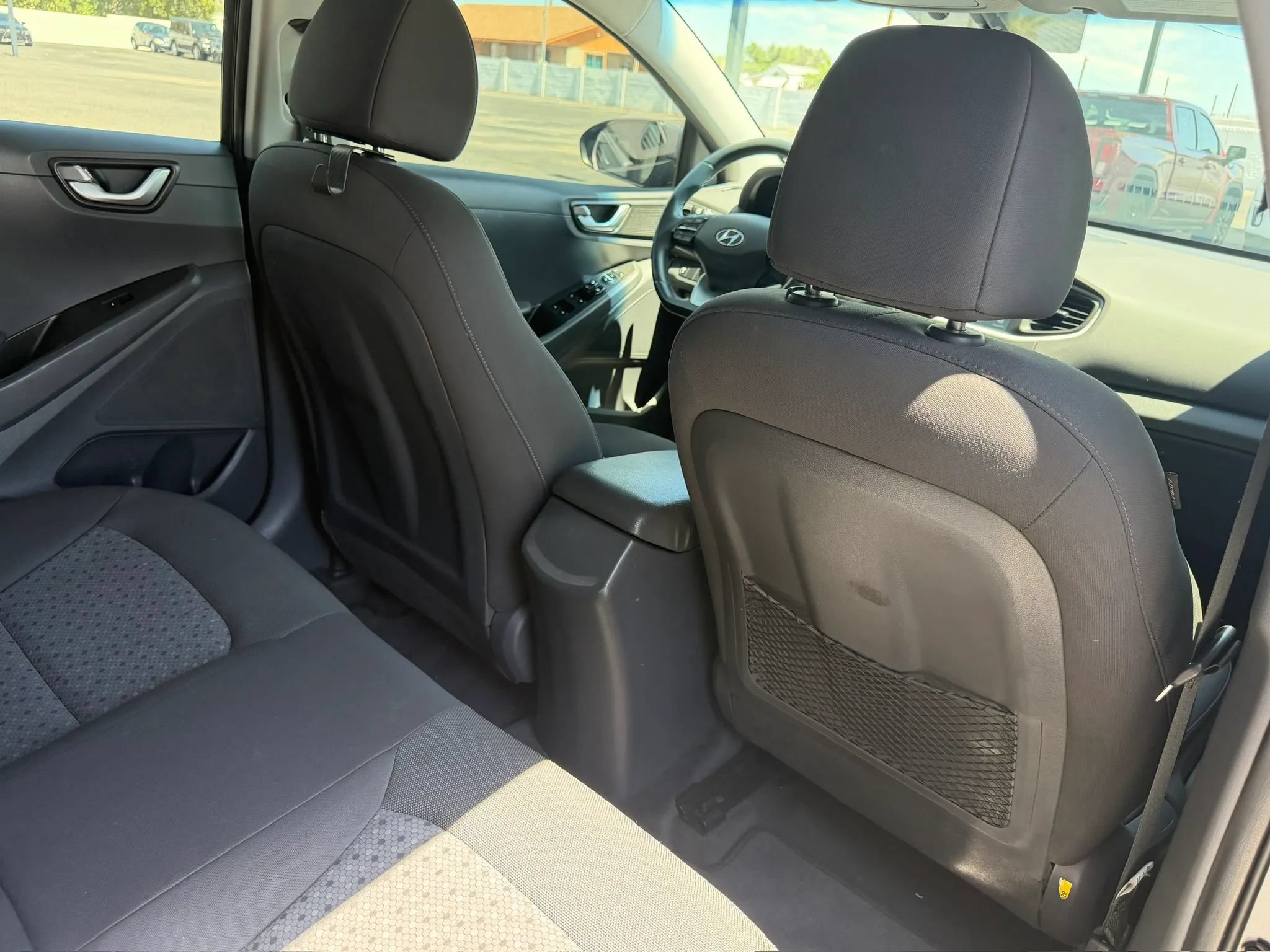 Used 2019 Hyundai Ioniq Plug-In Hybrid FWD image 24