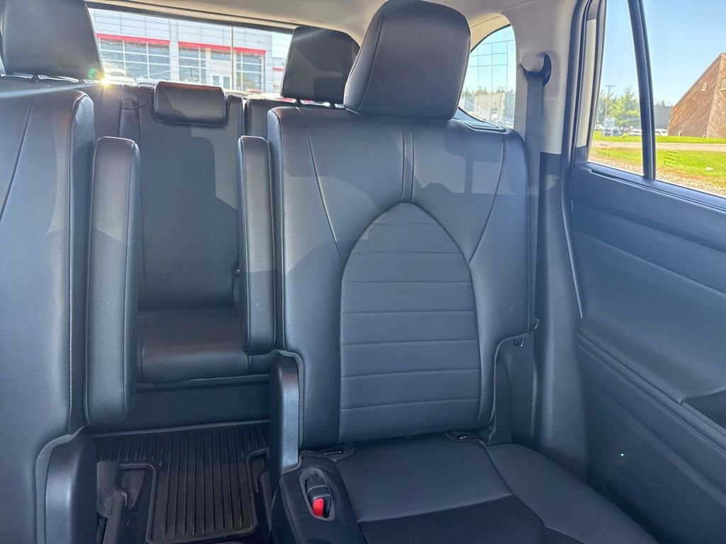 Used 2023 Toyota Highlander XLE AWD/4WD image 16