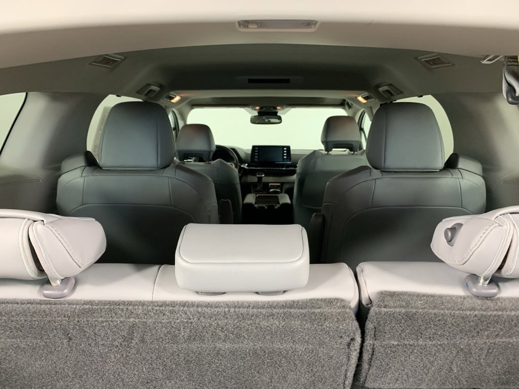 Used 2021 Toyota Sienna XLE w/ XLE Plus Package image 14