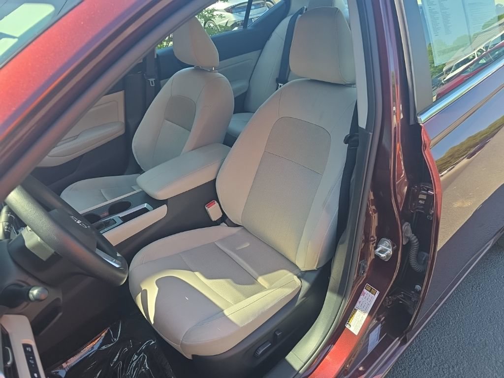 Used 2025 Nissan Altima 2.5 SV FWD image 13