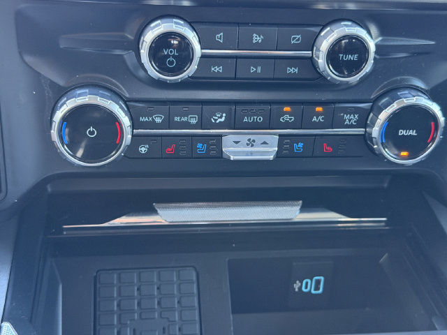 Used 2023 Ford F250 Lariat w/ Sport Appearance Package AWD/4WD image 33
