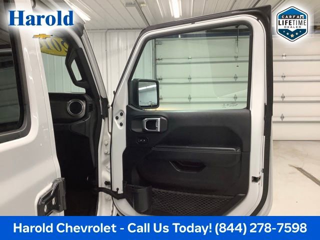 Used 2018 Jeep Wrangler Unlimited Sahara w/ Cold Weather Group image 10