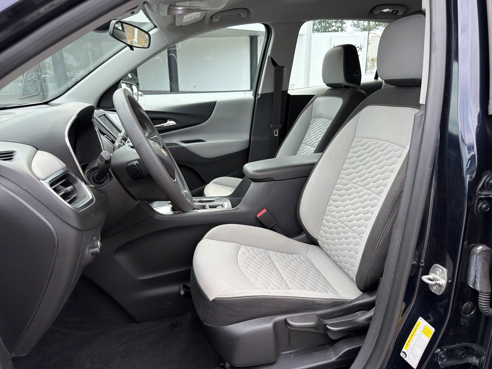 Used 2020 Chevrolet Equinox LS FWD image 19