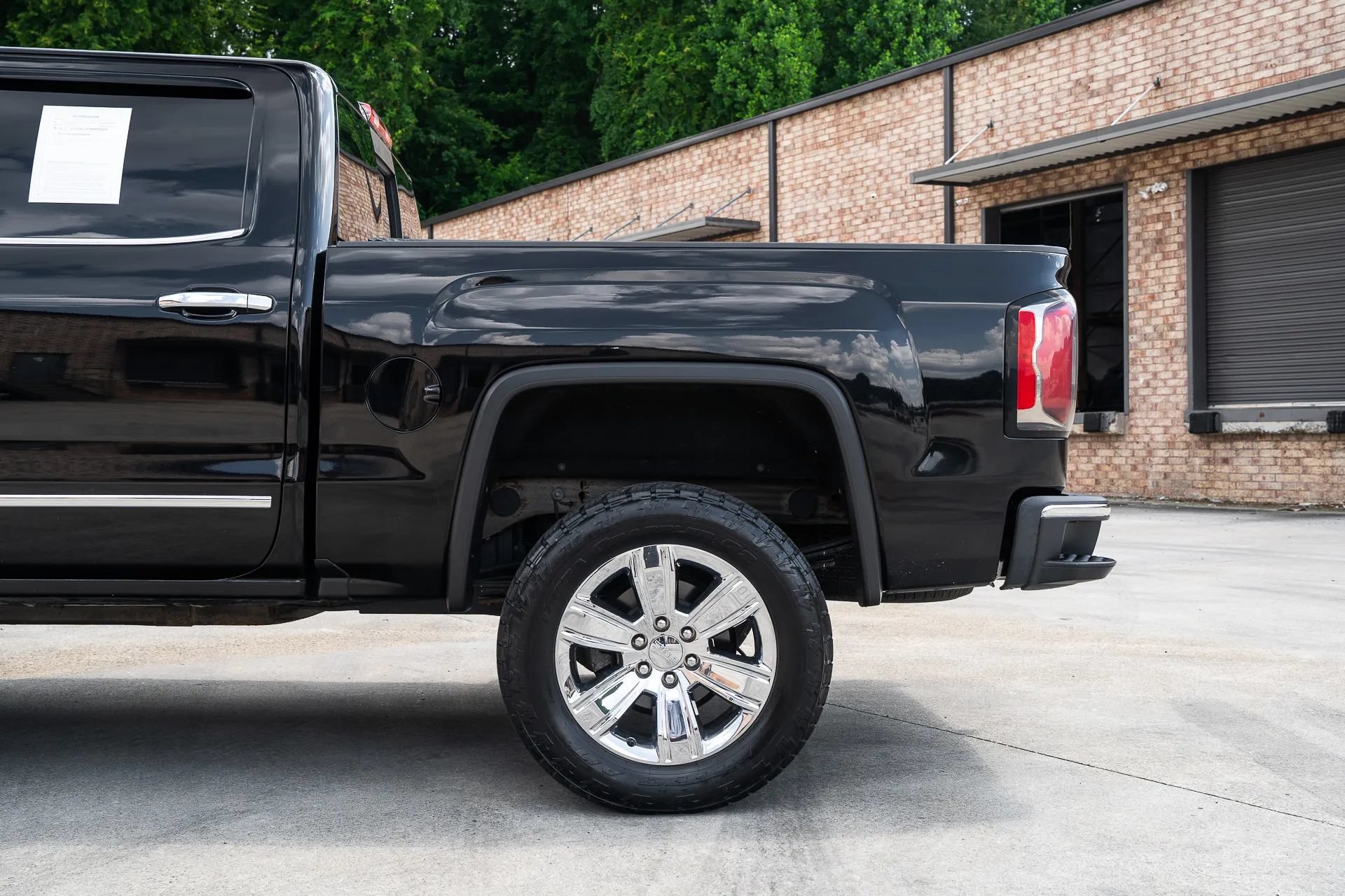 Used 2017 GMC Sierra 1500 SLT AWD/4WD image 5