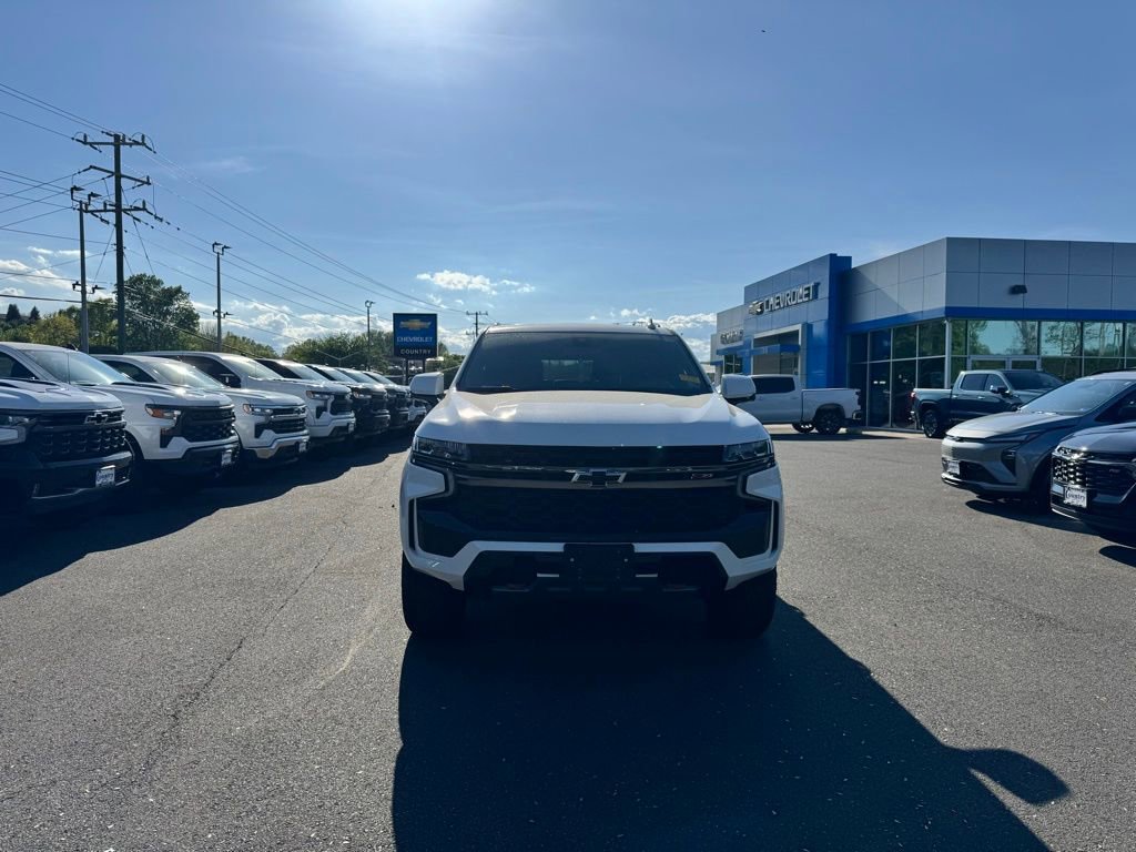Used 2022 Chevrolet Tahoe Z71 w/ Luxury Package AWD/4WD image 7