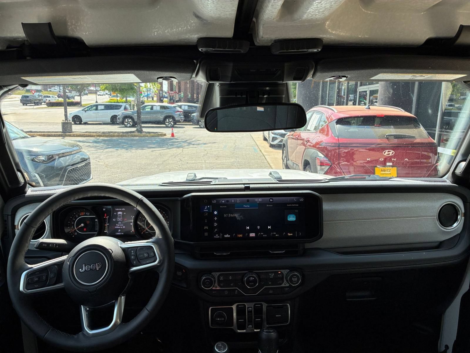 Used 2025 Jeep Wrangler Unlimited Sahara AWD/4WD image 35