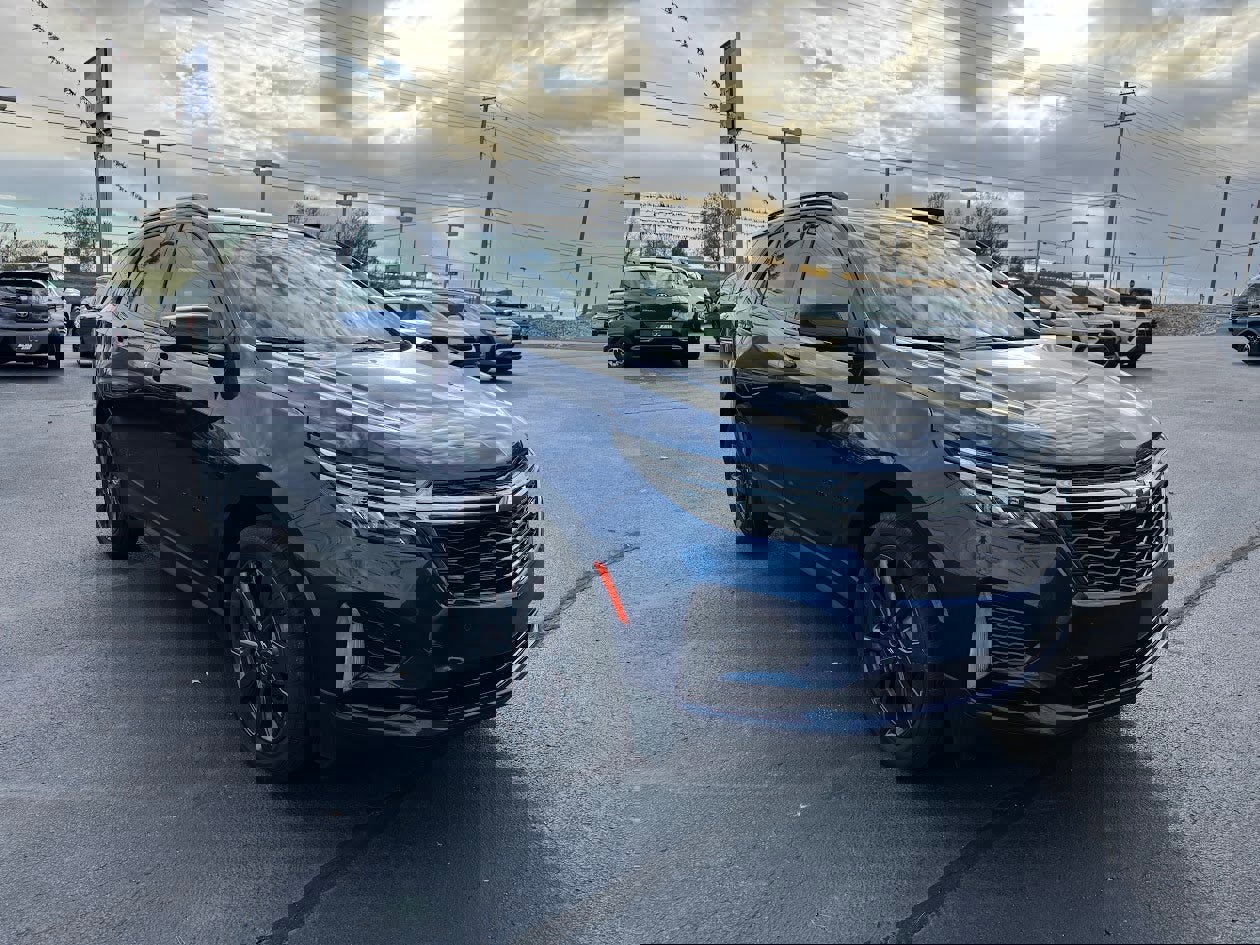 Used 2022 Chevrolet Equinox RS w/ Infotainment Package image 3