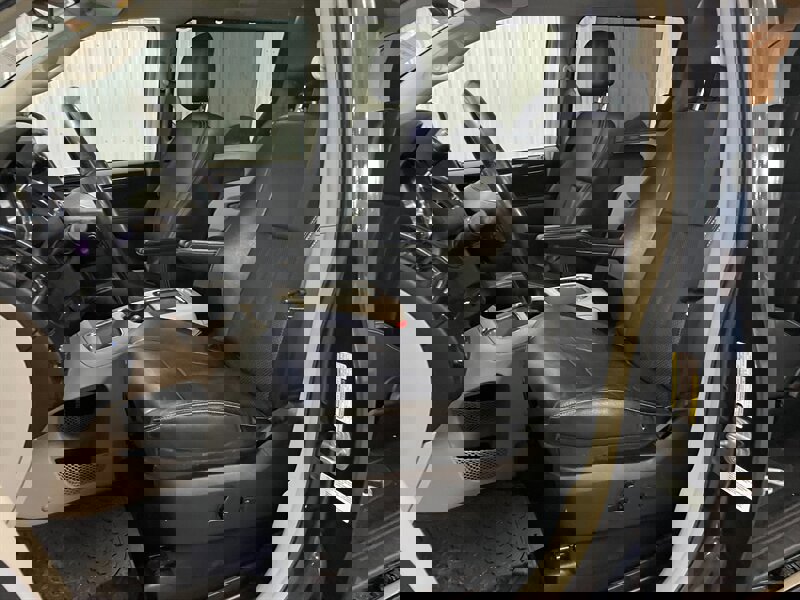 Used 2014 Chrysler Town & Country Touring-L w/ Driver Convenience Group image 17