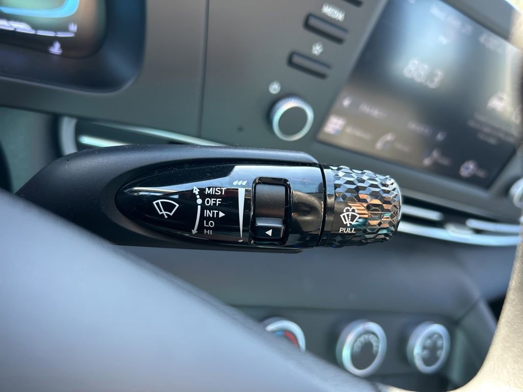 Used 2025 Hyundai Elantra SE image 28