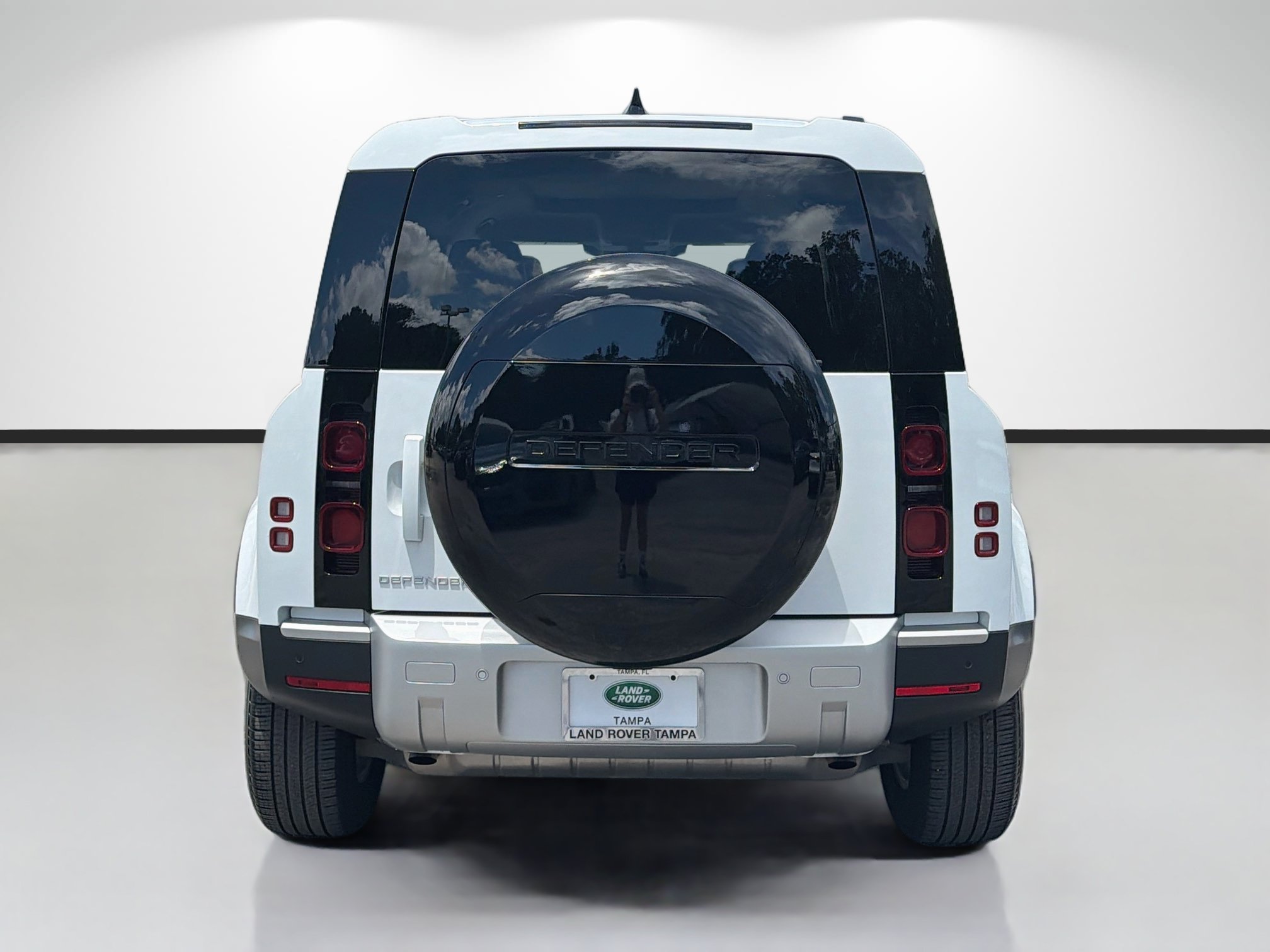 Used 2024 Land Rover Defender 110 S AWD/4WD image 4