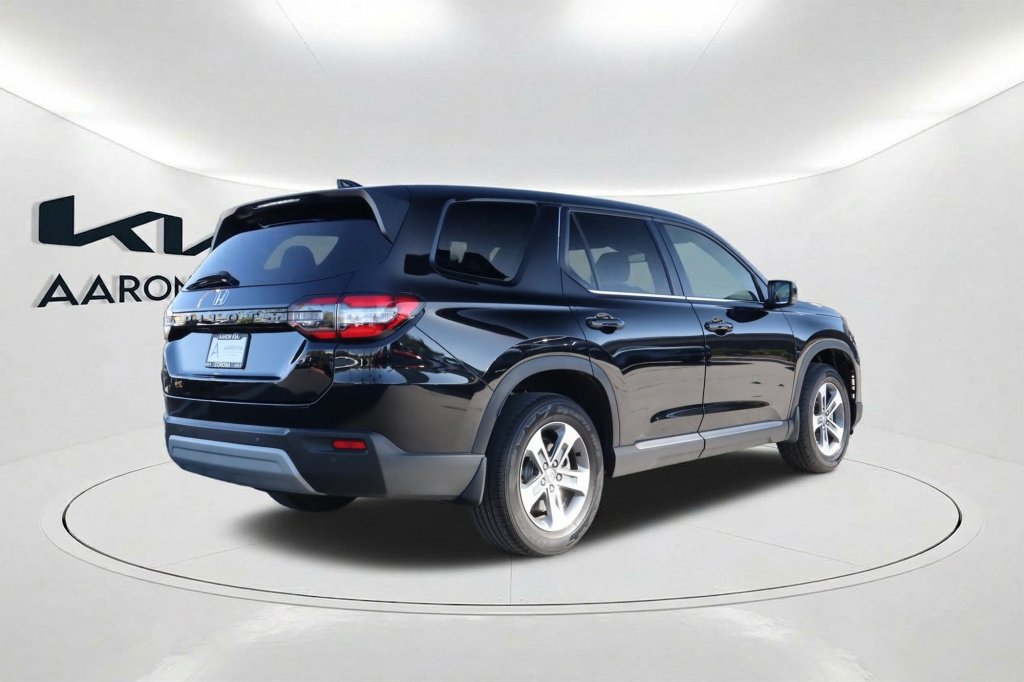Used 2023 Honda Pilot EX-L image 4