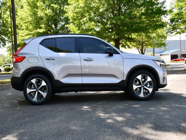 New 2026 Volvo XC40 B5 Plus w/ Protection Package Premier AWD/4WD image 8