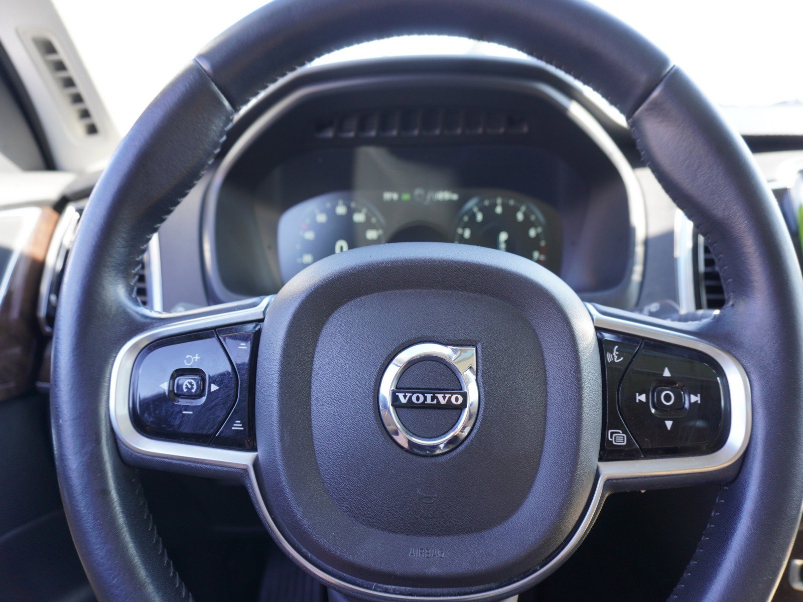 Used 2016 Volvo XC90 T6 Momentum image 25