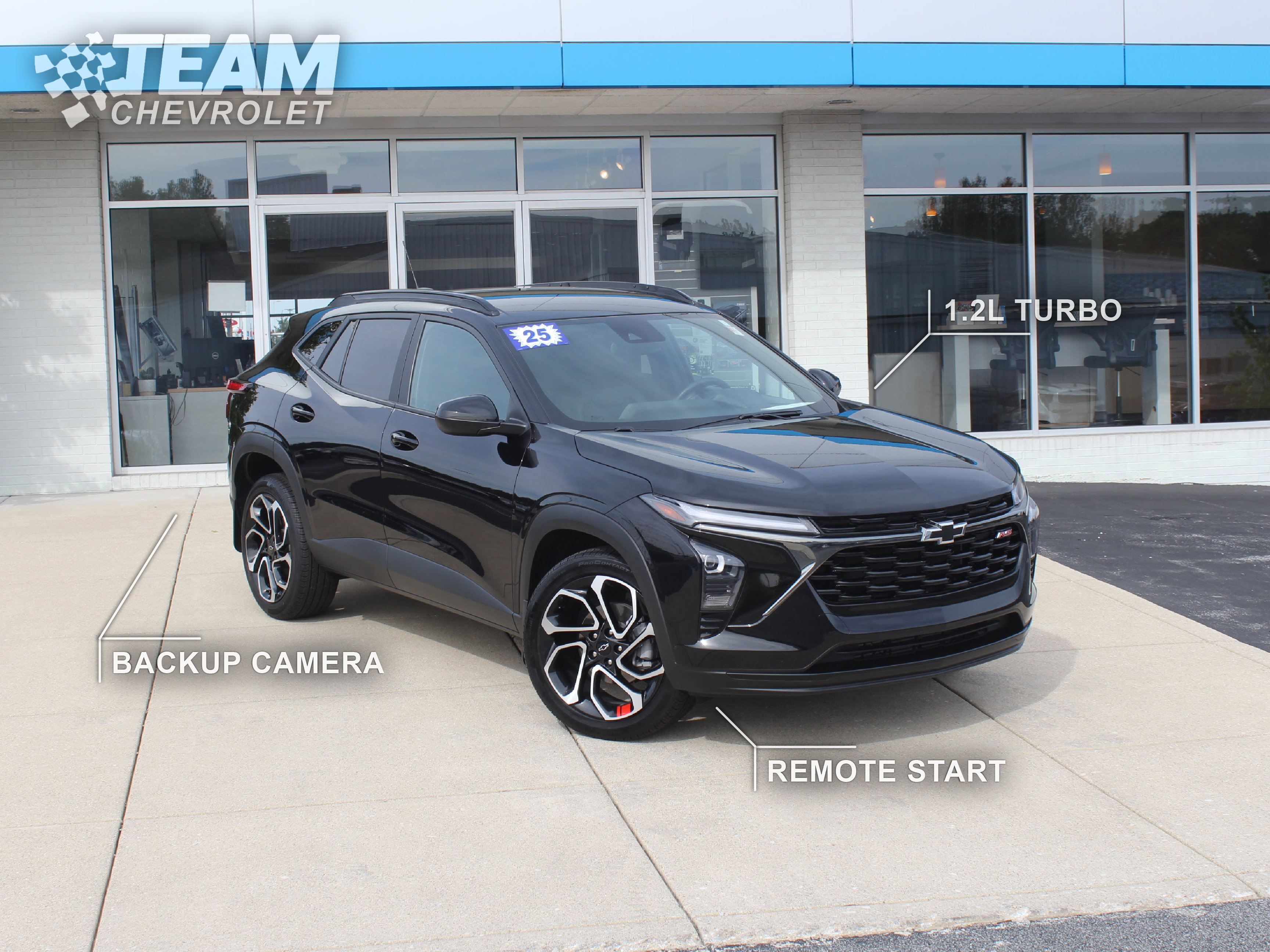 Used 2025 Chevrolet Trax RS FWD image 2