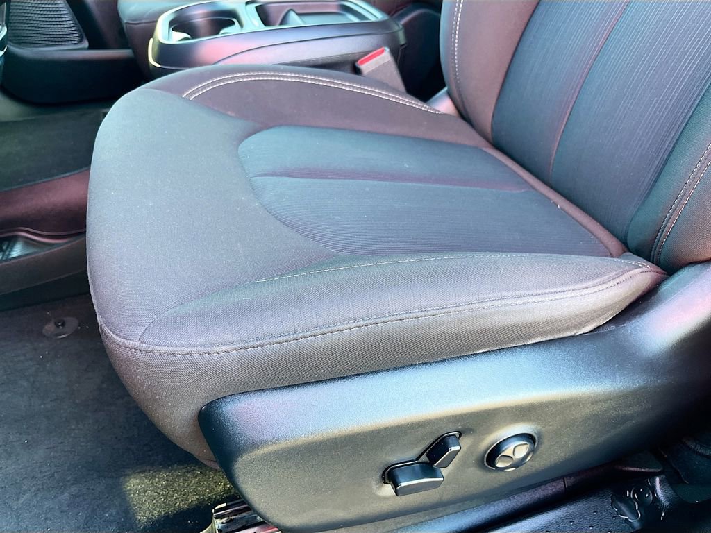 Used 2023 Chrysler Pacifica Touring image 18