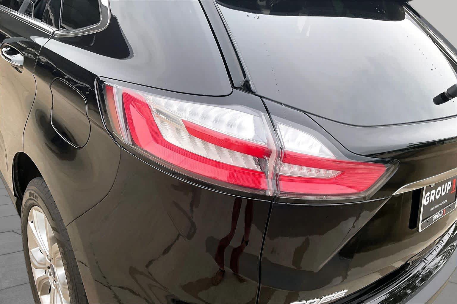 Used 2019 Ford Edge Titanium w/ Cold Weather Package AWD/4WD image 28