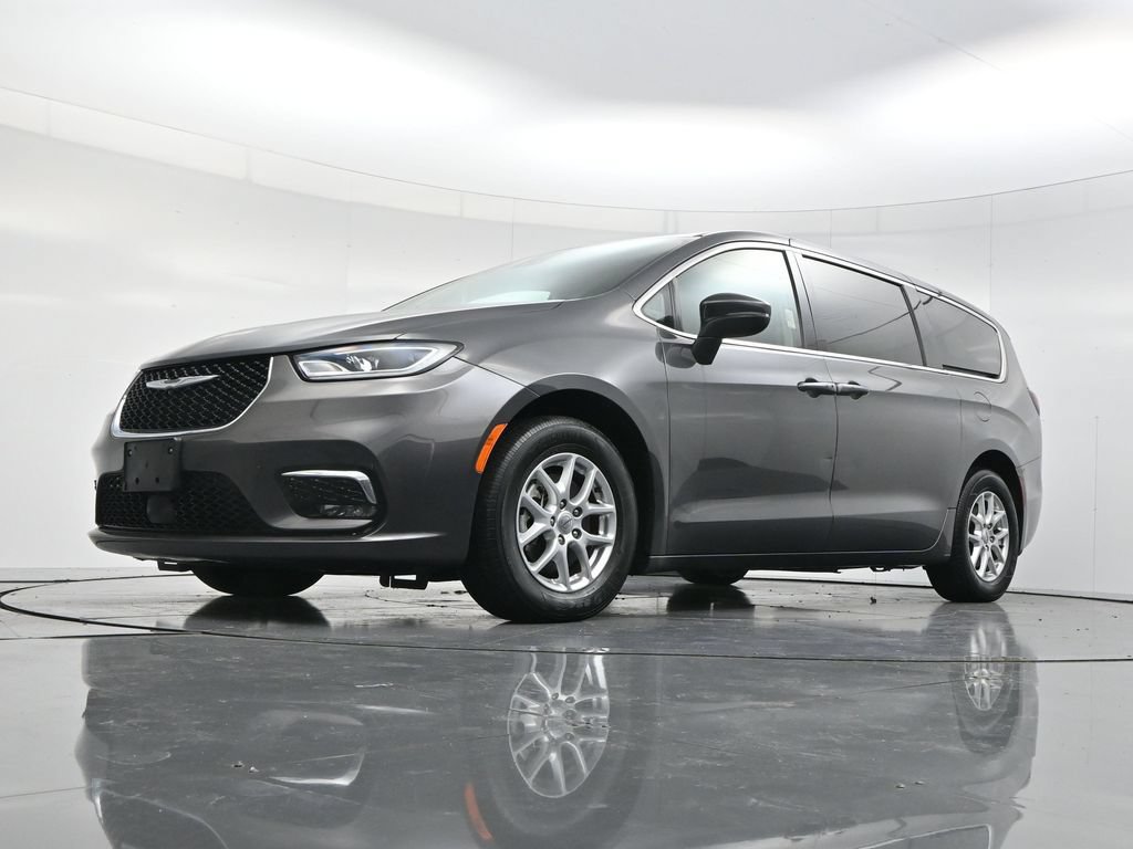 Used 2023 Chrysler Pacifica Touring-L FWD image 40