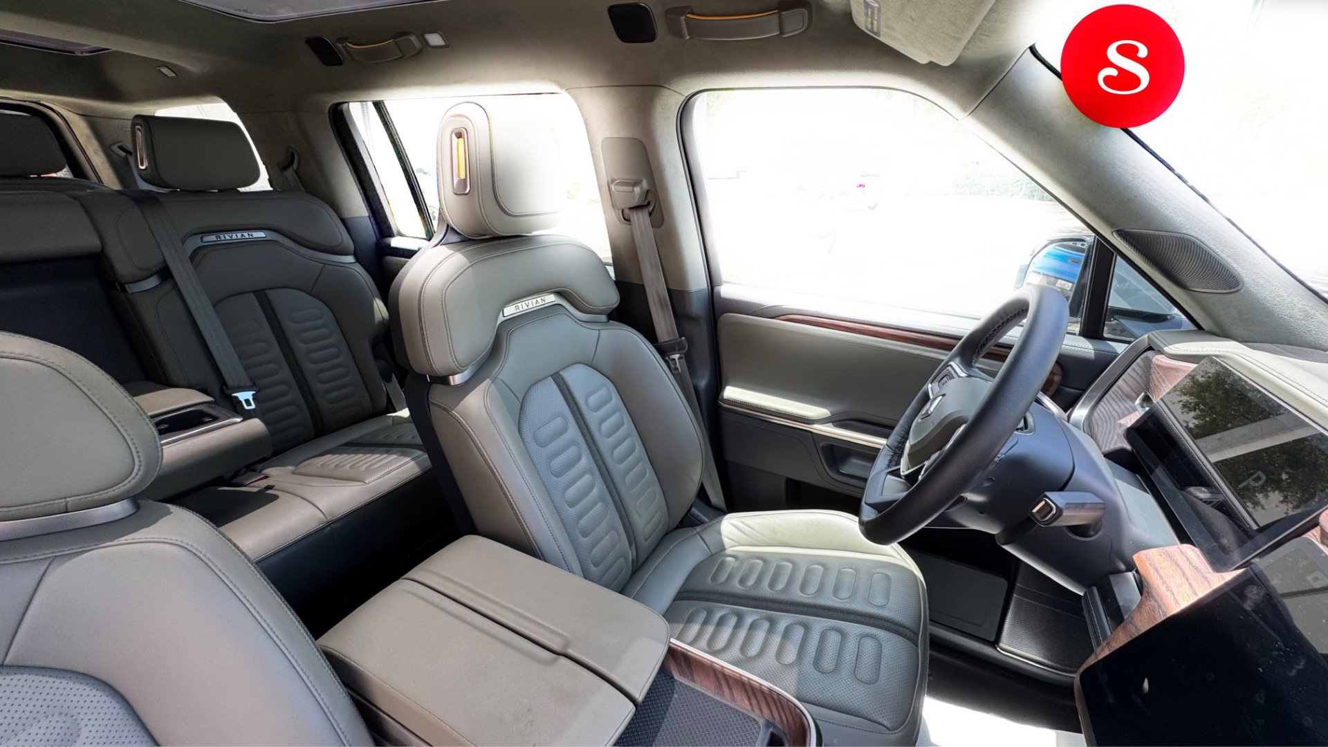 Used 2023 Rivian R1S Adventure AWD/4WD image 19