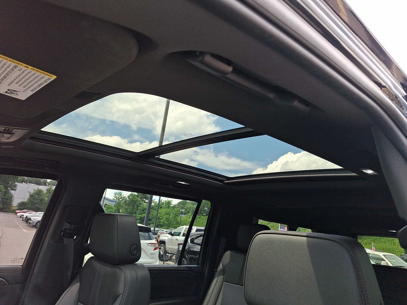 Used 2022 Chevrolet Suburban RST w/ Luxury Package AWD/4WD image 15