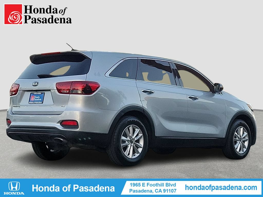 Used 2019 Kia Sorento FWD V6 image 2