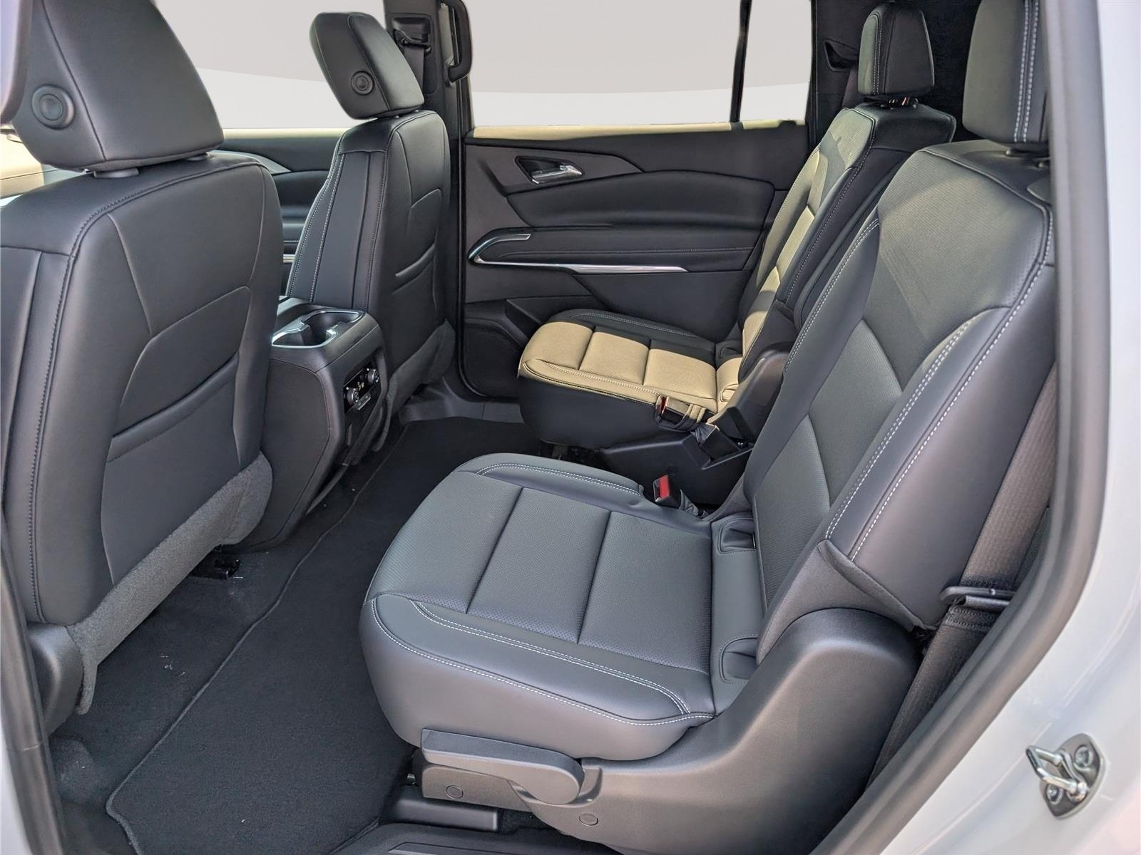New 2027 Chevrolet Traverse LT w/ Driver Confidence Package FWD image 12