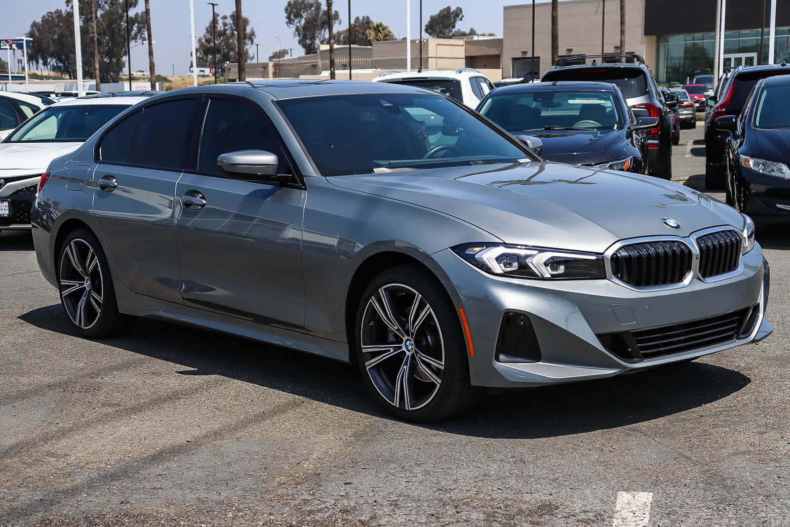 Used 2023 BMW 330i Sedan w/ Parking Assistance Package RWD image 3