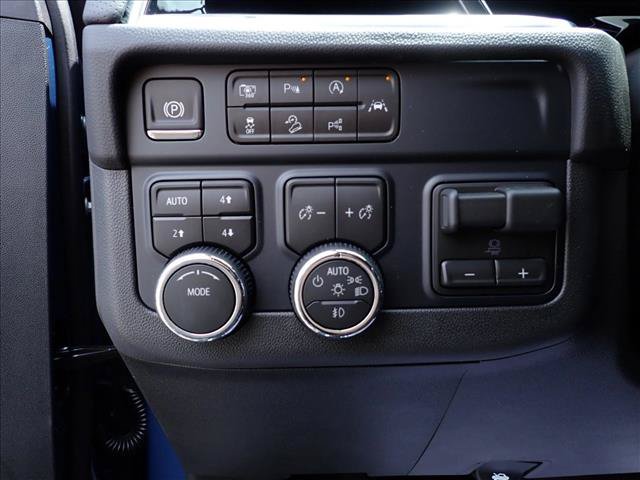 New 2026 Chevrolet Suburban Premier w/ Sun And Tow Package AWD/4WD image 19